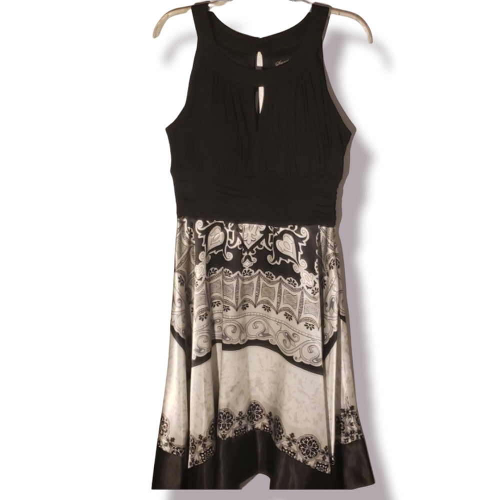 Signature Dress - Picture 6 of 8
